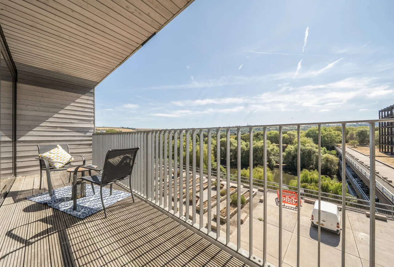 1 bed flat for sale — Lake Shore Drive, Bristol, BS13 7BG