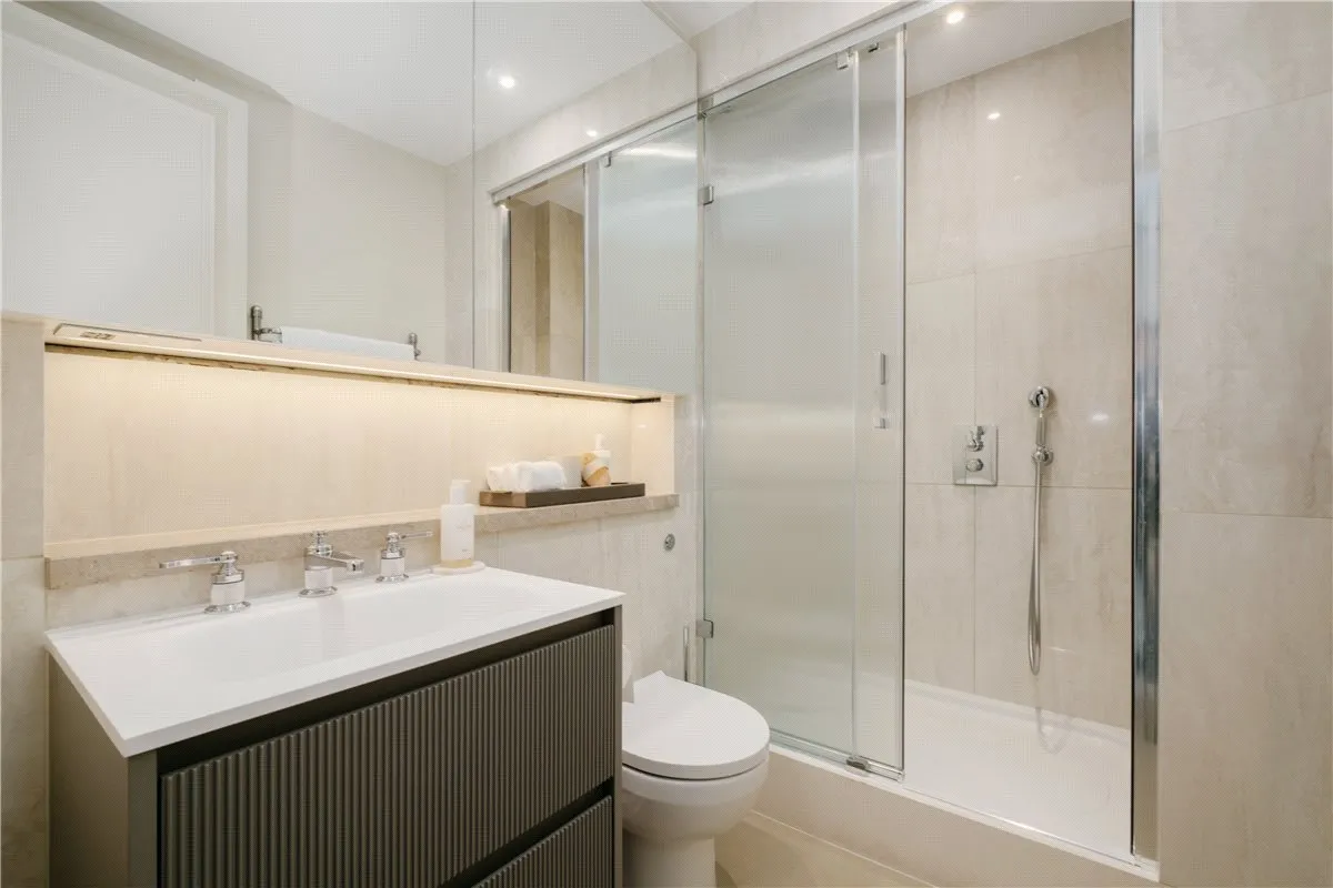 Piccadilly, Mayfair, W1J, photo 9