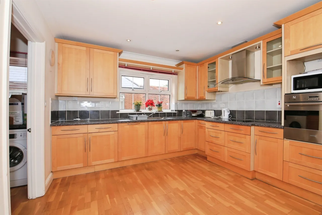 St. Marys Street, Peterborough, PE7, photo 3