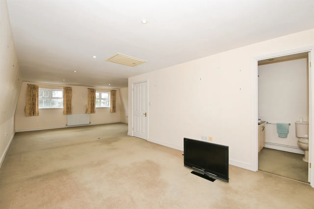 St. Marys Street, Peterborough, PE7, photo 14
