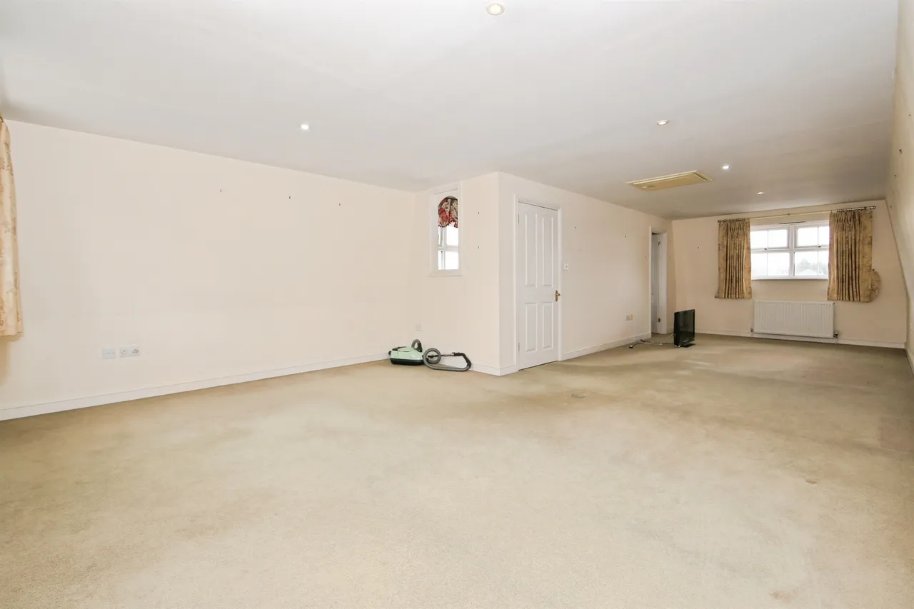 St. Marys Street, Peterborough, PE7, photo 13