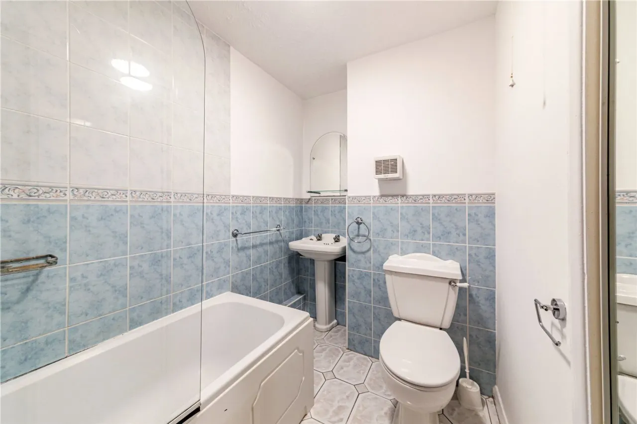 Ravenswood Court, Woking, Surrey, GU22, photo 9