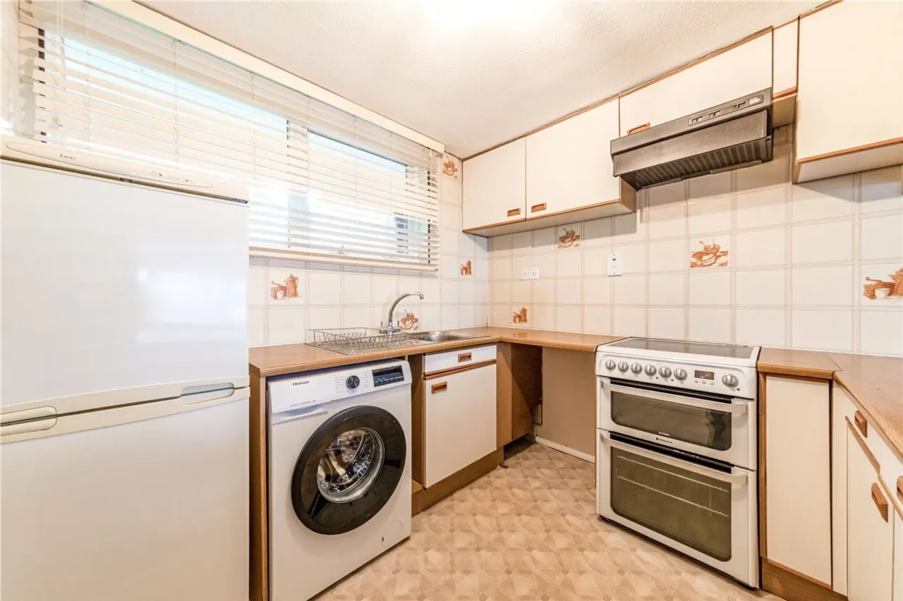 Ravenswood Court, Woking, Surrey, GU22, photo 4