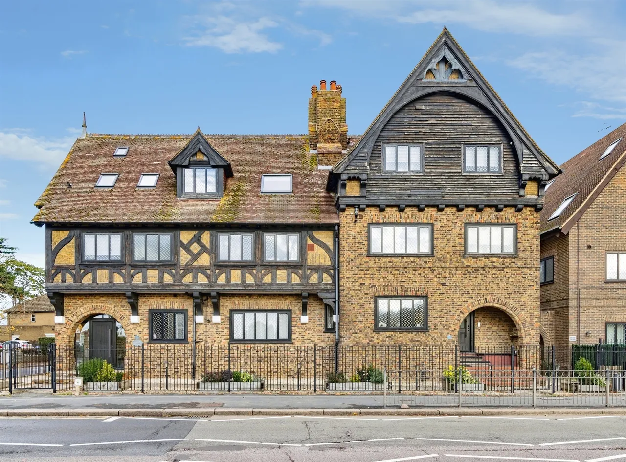 1 bed flat for sale — Melbourne Road, Bushey