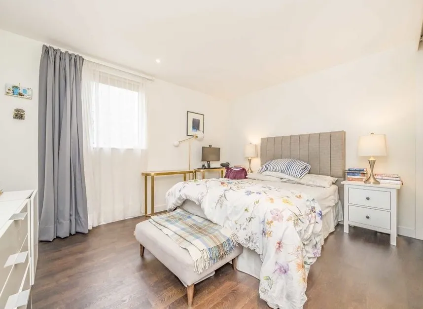 Pump House Crescent, Brentford, TW8, photo 3
