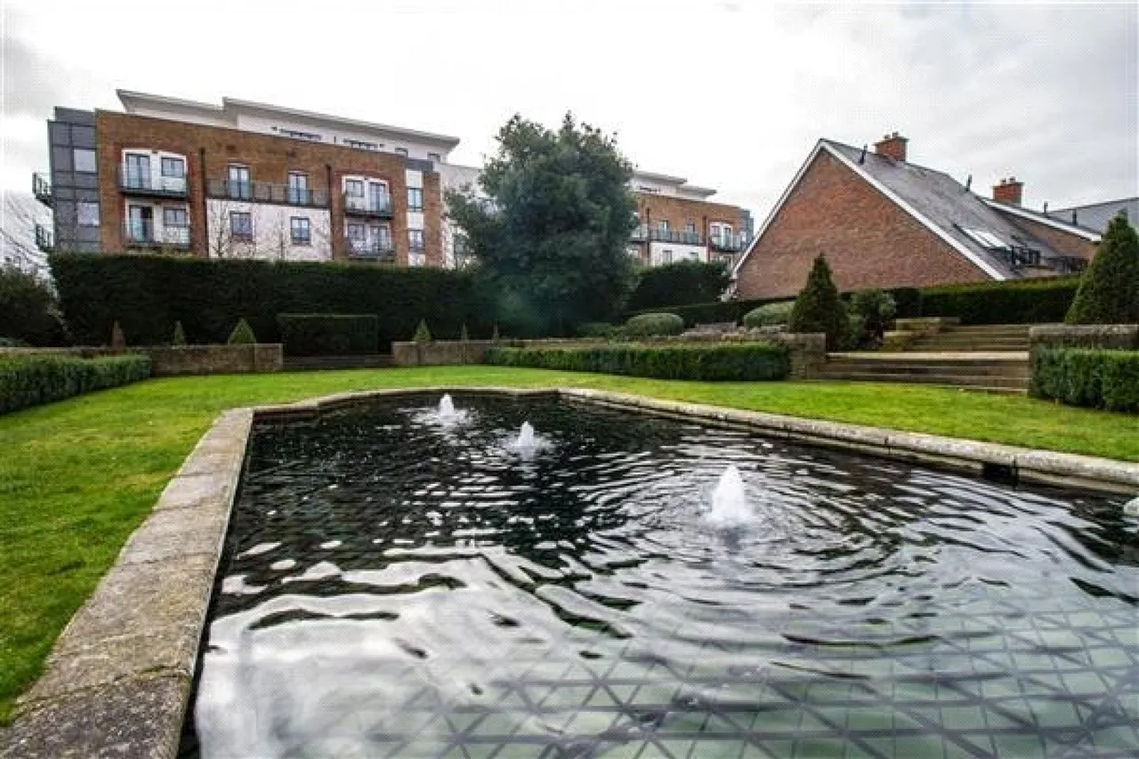 Holdford Way, London, photo 18