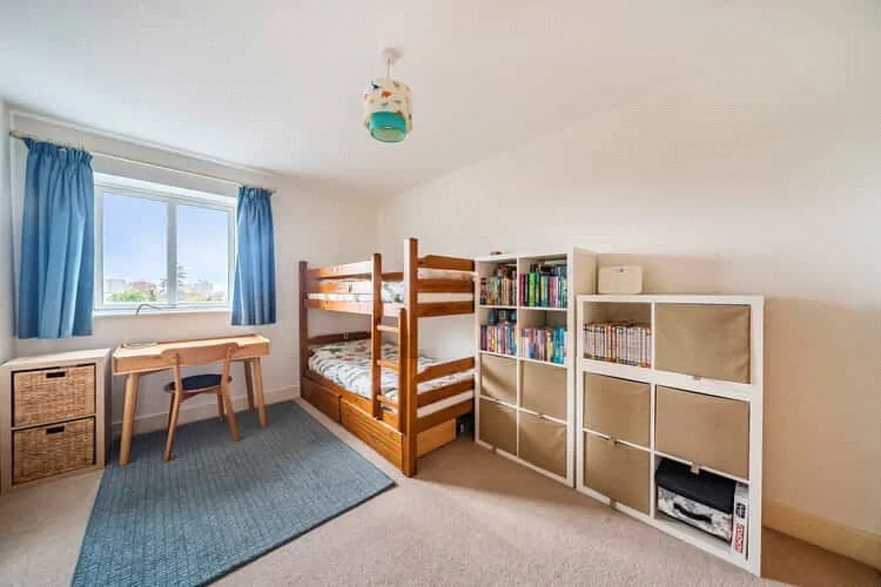 Holdford Way, London, photo 11