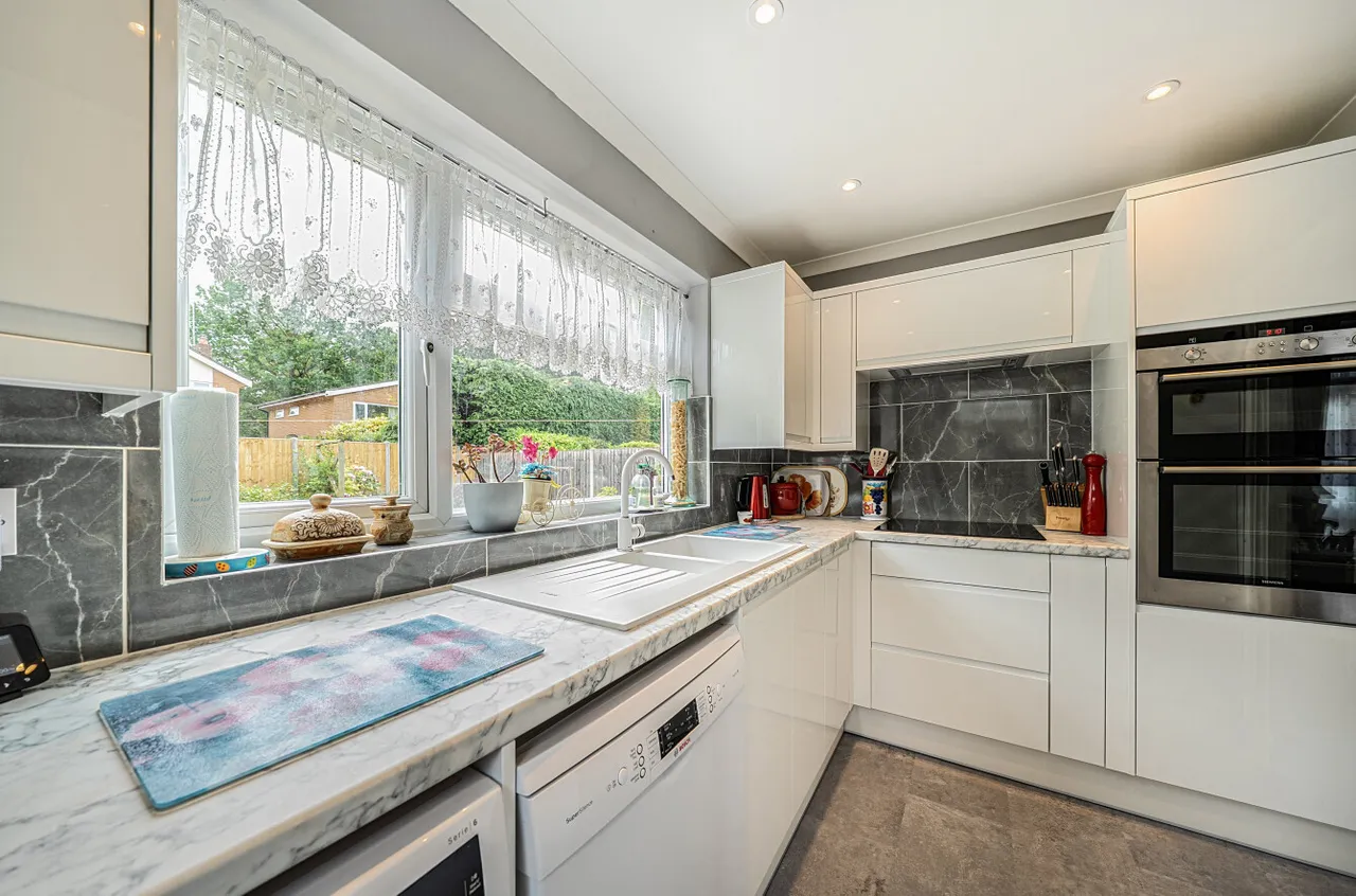 Inglewood Avenue, Camberley, Surrey, GU15 1SL, photo 16