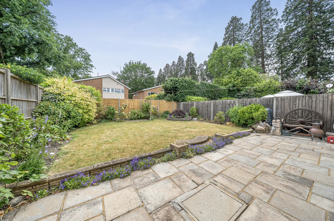 Inglewood Avenue, Camberley, Surrey, GU15 1SL, photo 11