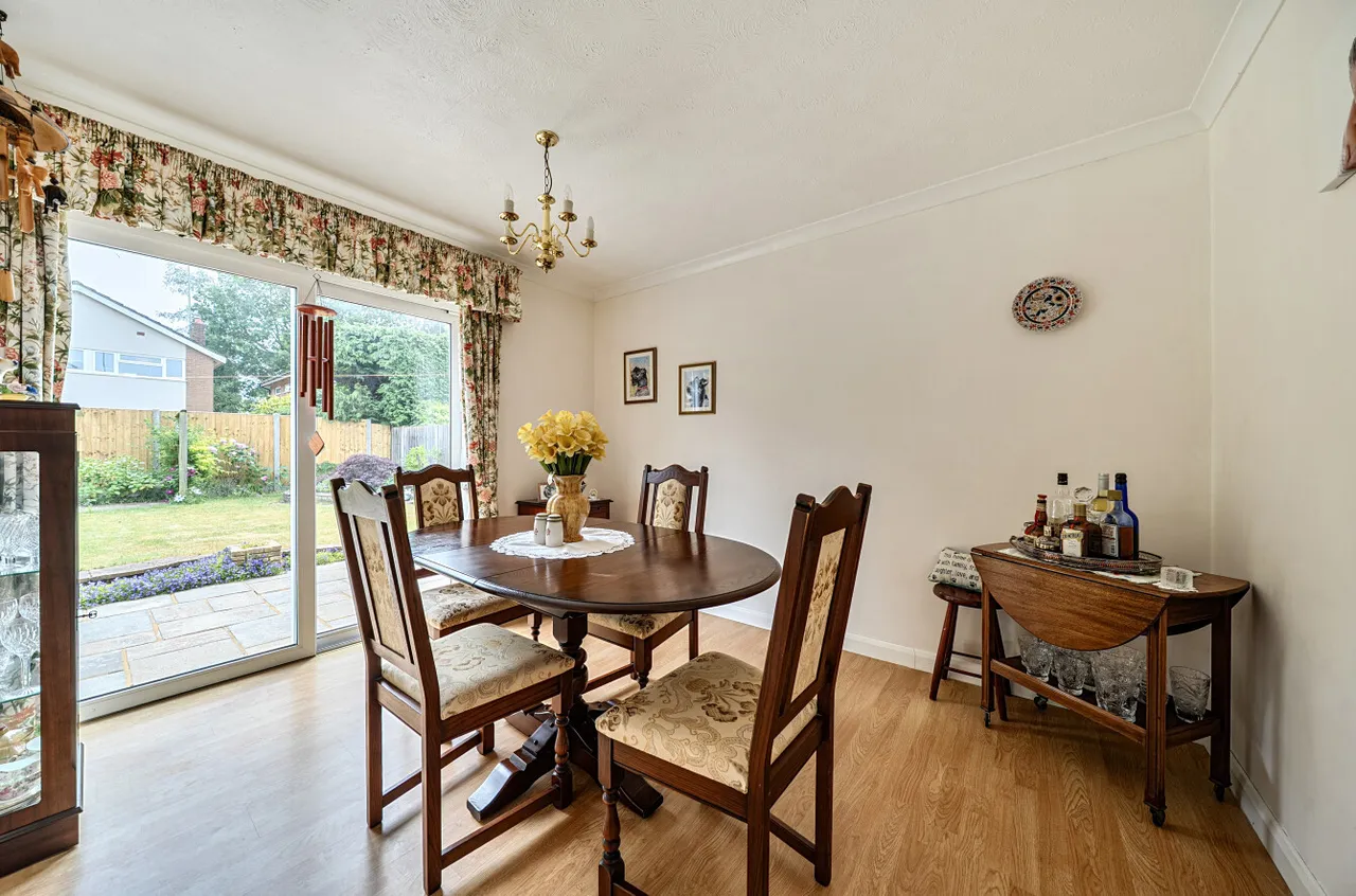 Inglewood Avenue, Camberley, Surrey, GU15 1SL, photo 6