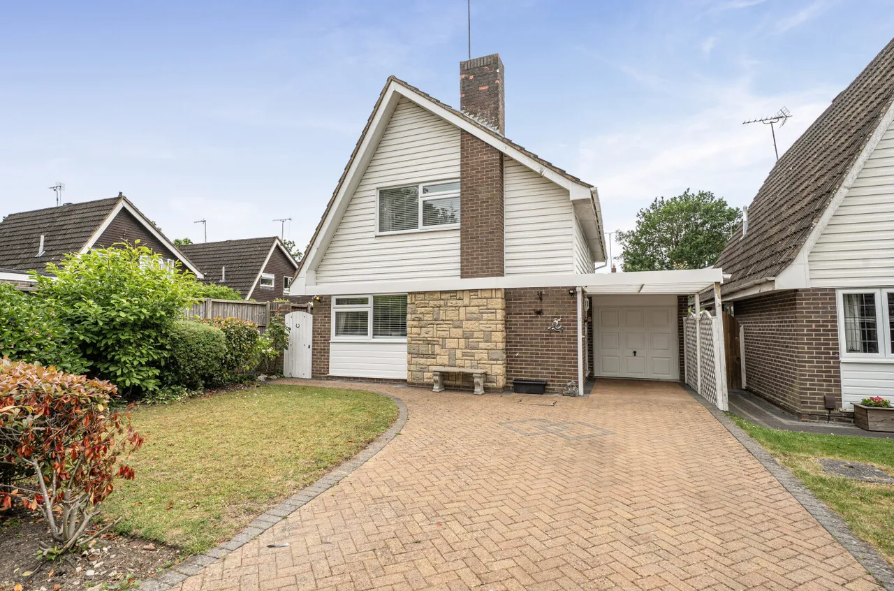 3 bed house for sale — Inglewood Avenue, Camberley, Surrey, GU15 1SL