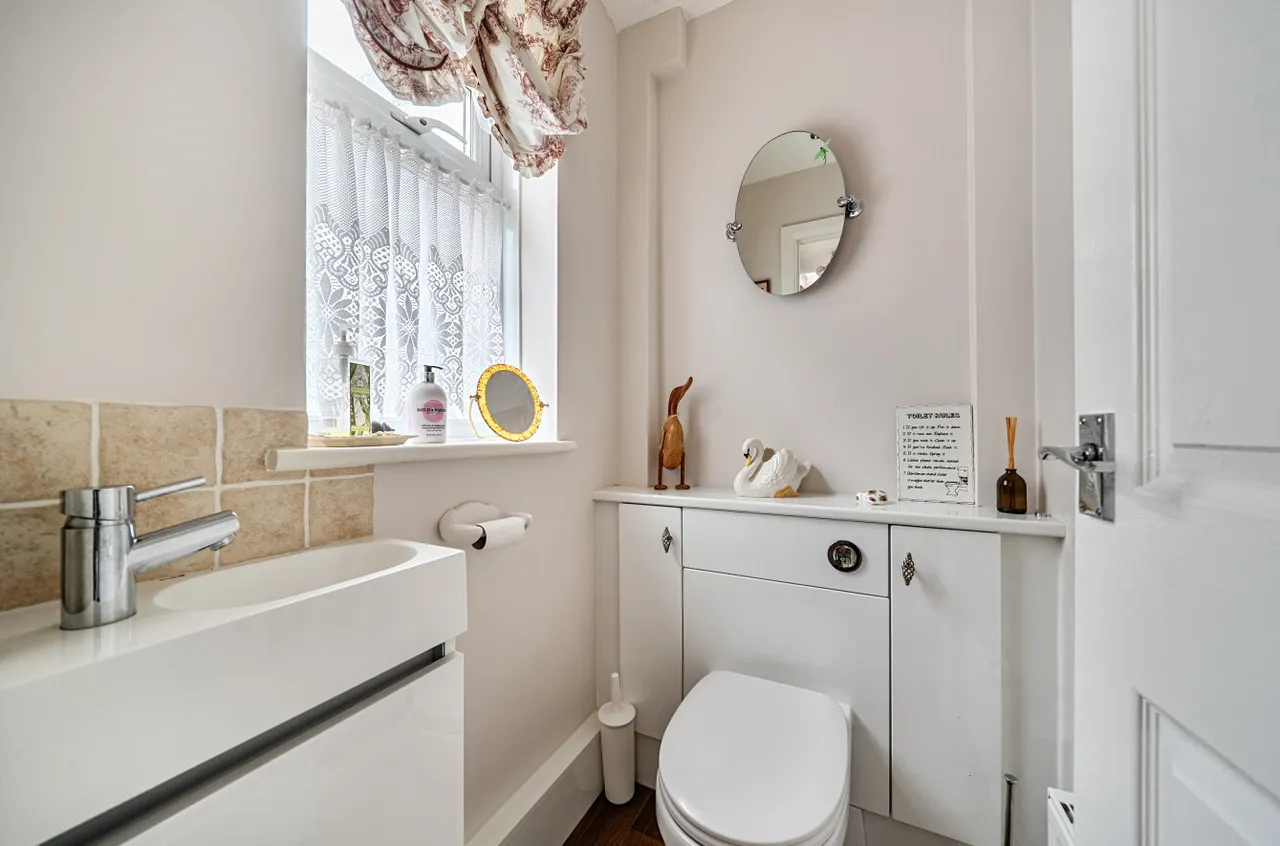 Inglewood Avenue, Camberley, Surrey, GU15 1SL, photo 7