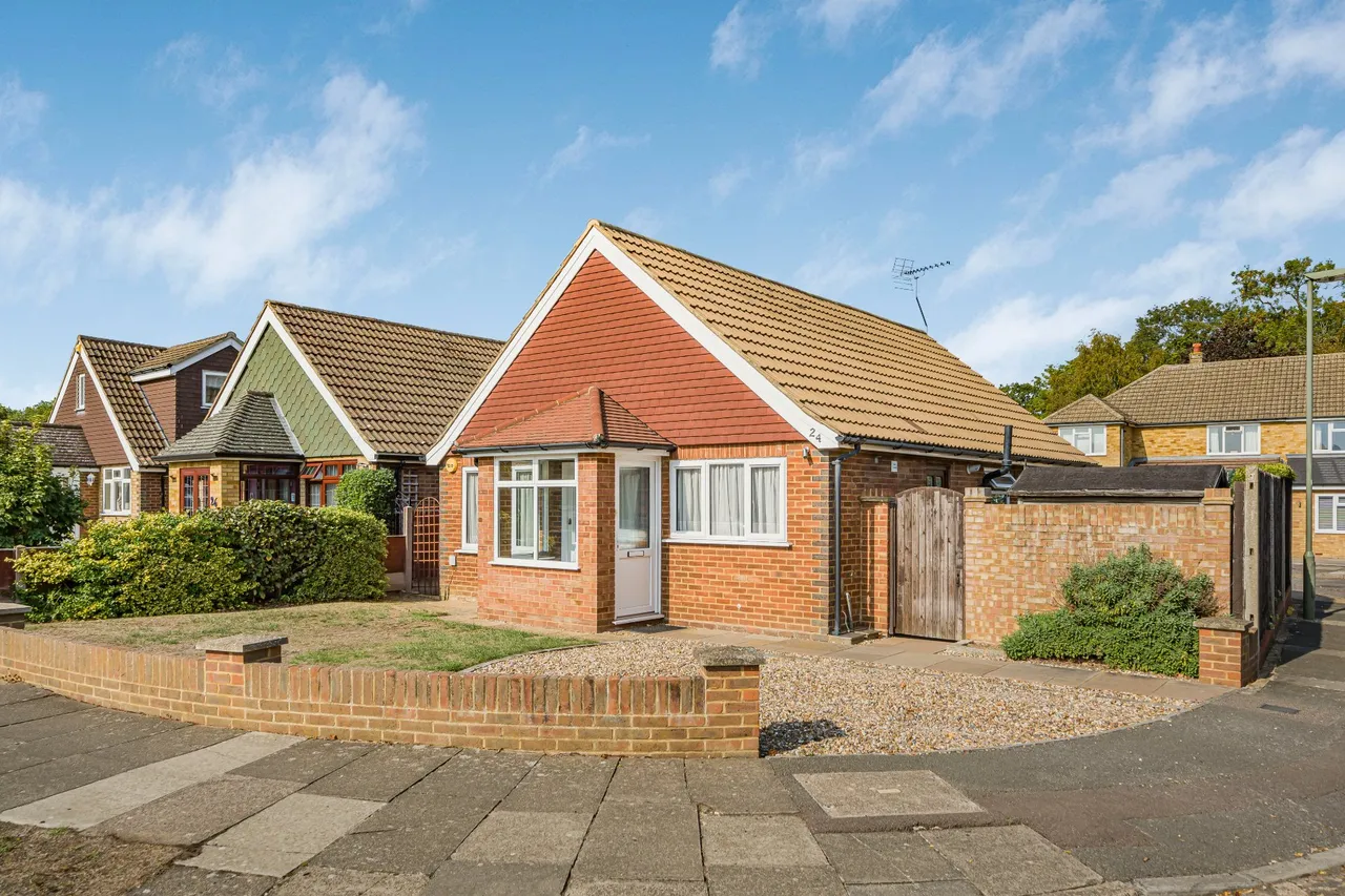 2 bed house for sale, Stewart Avenue, Shepperton, TW17
