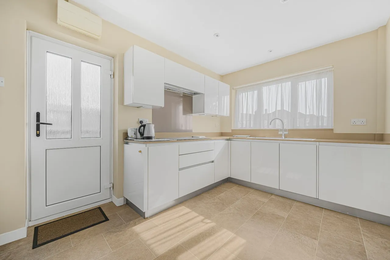 Stewart Avenue, Shepperton, TW17, photo 6