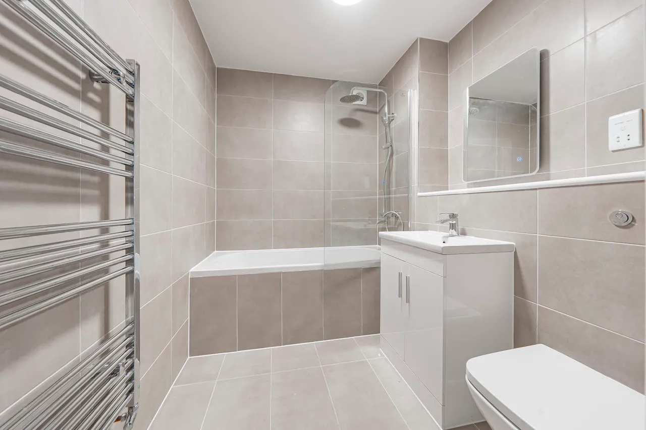 Hanworth Road, Hounslow, photo 3