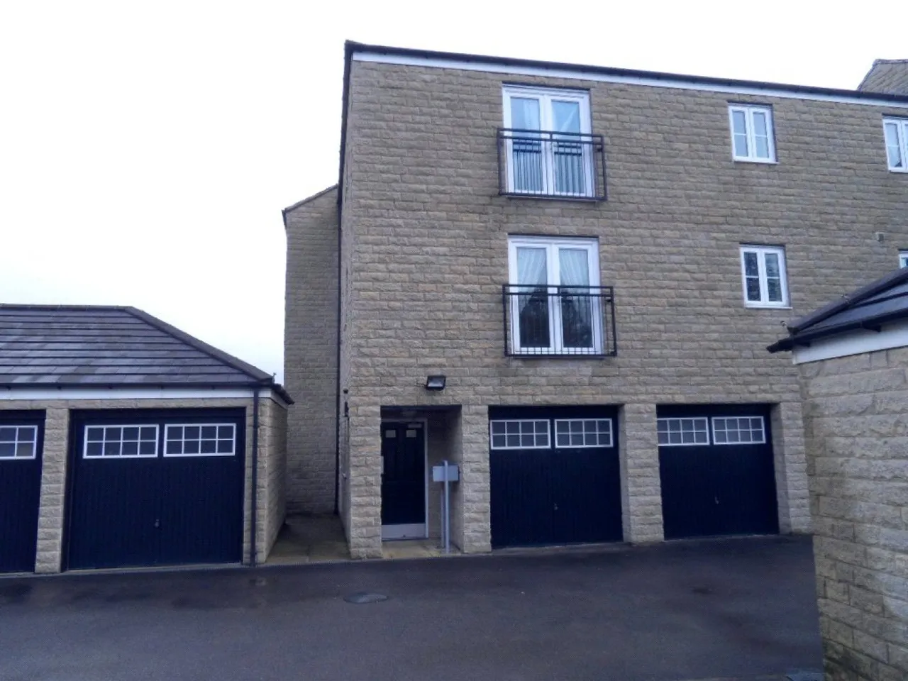 2 bed flat for sale, Rotary Close, Dewsbury, WF13