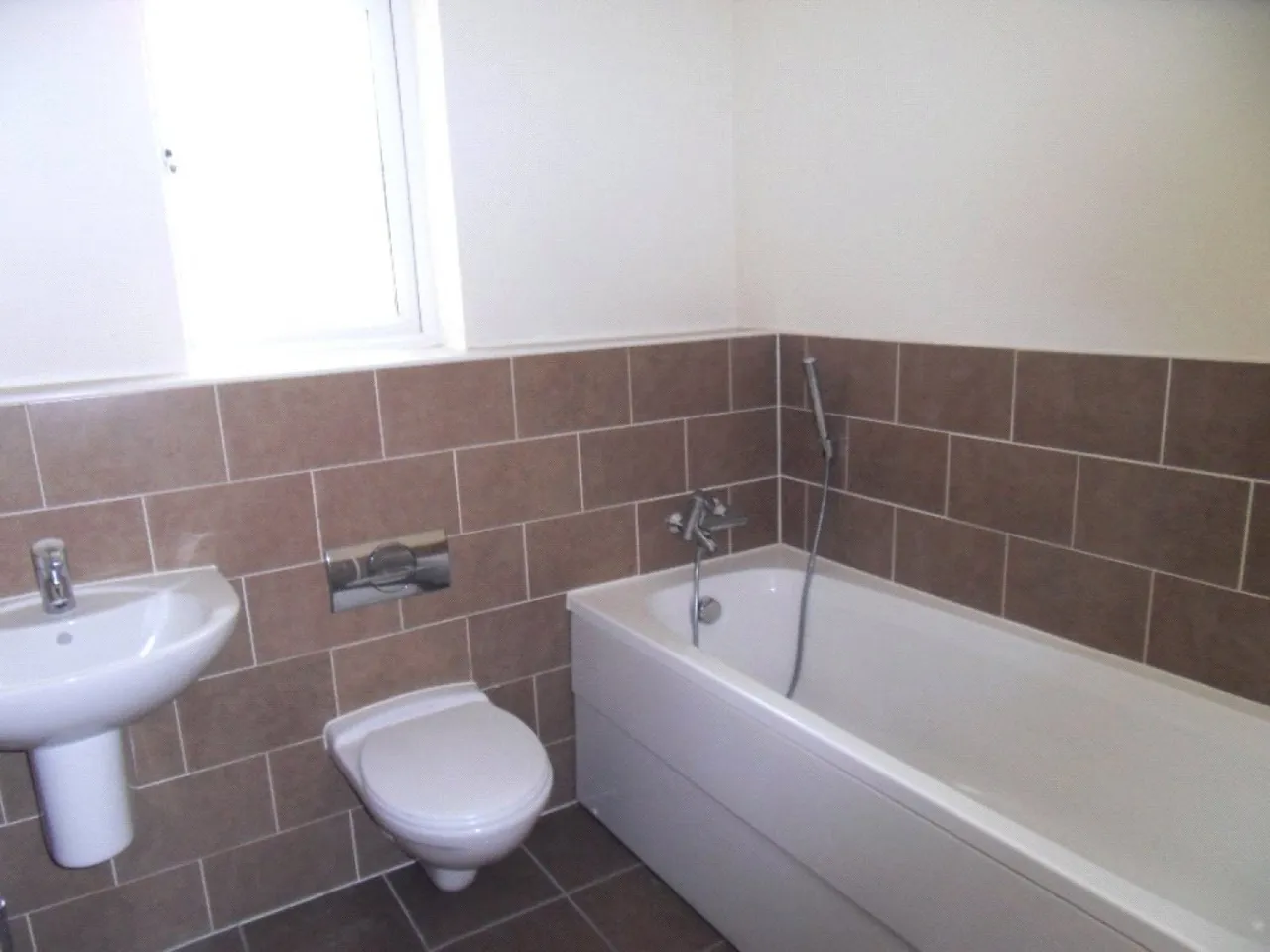 Rotary Close, Dewsbury, WF13, photo 5
