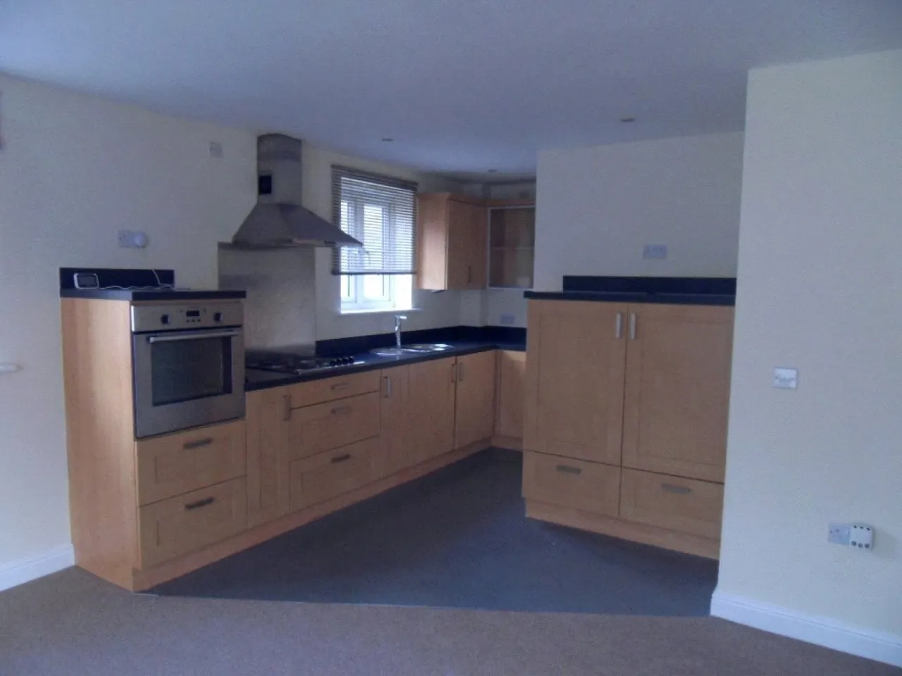 Rotary Close, Dewsbury, WF13, photo 9