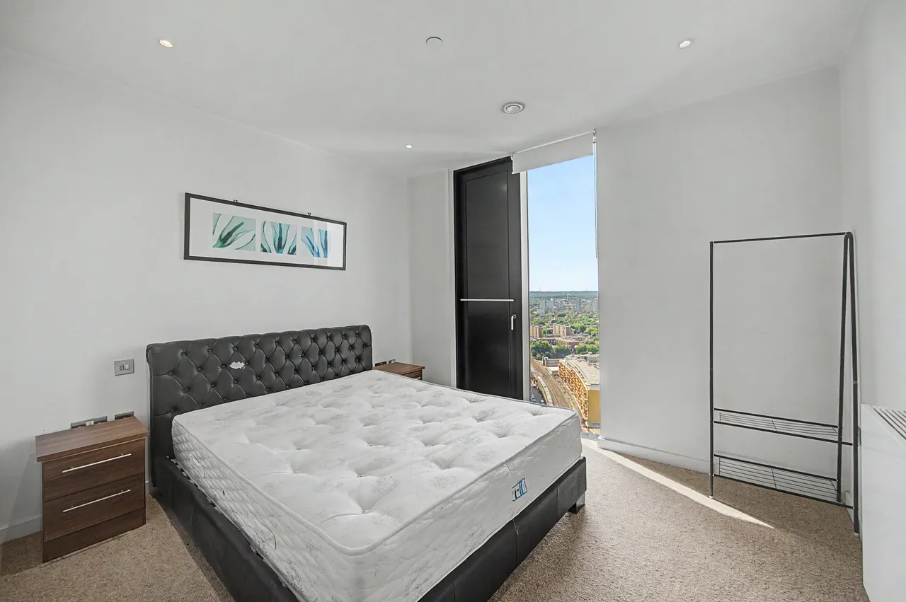 Apartment 2707, The Strata, London, photo 8