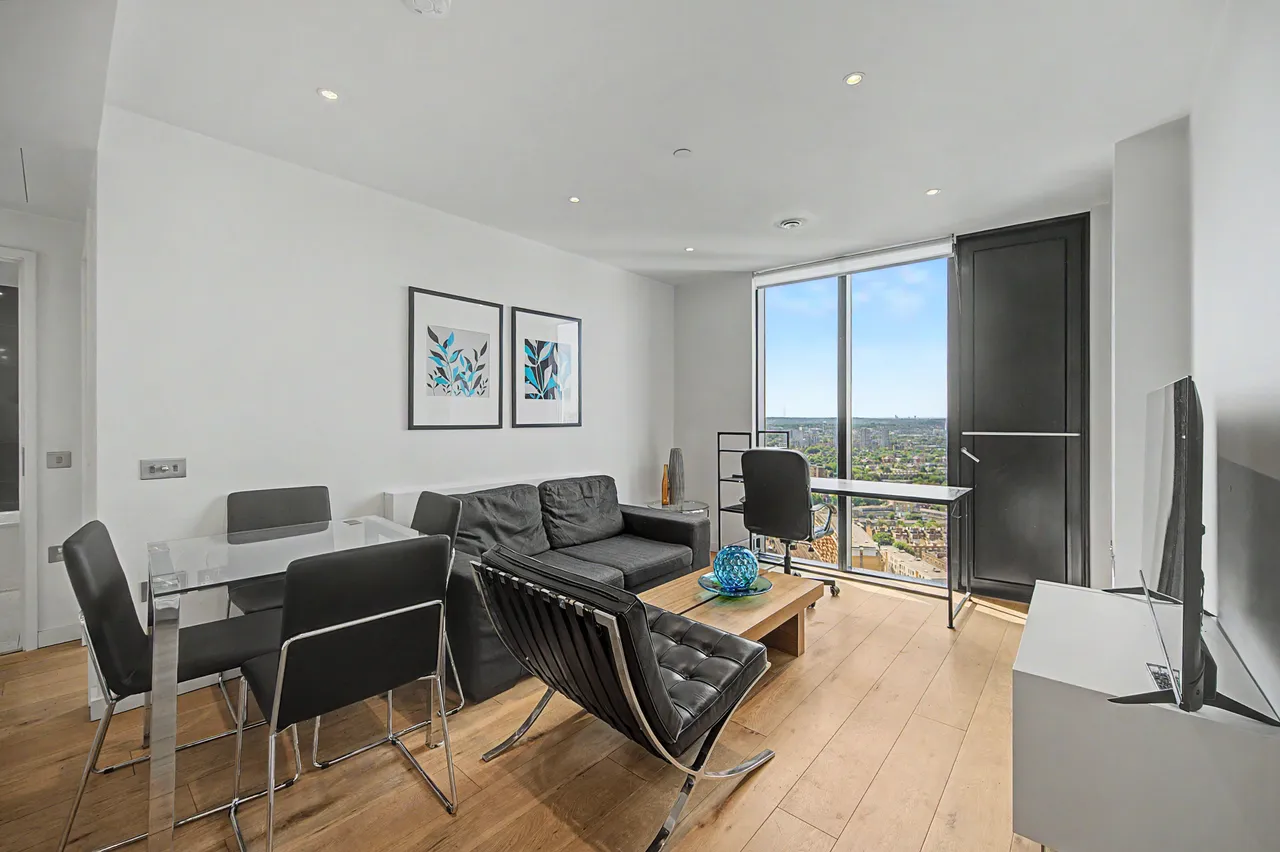 Apartment 2707, The Strata, London, photo 2