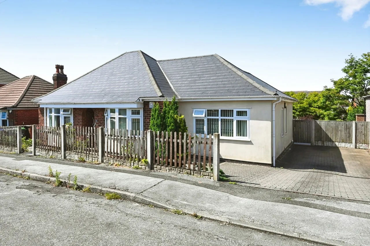 3 bed property for sale — Bourne Avenue, Kirkby-in-Ashfield, Nottingham, Nottinghamshire, NG17