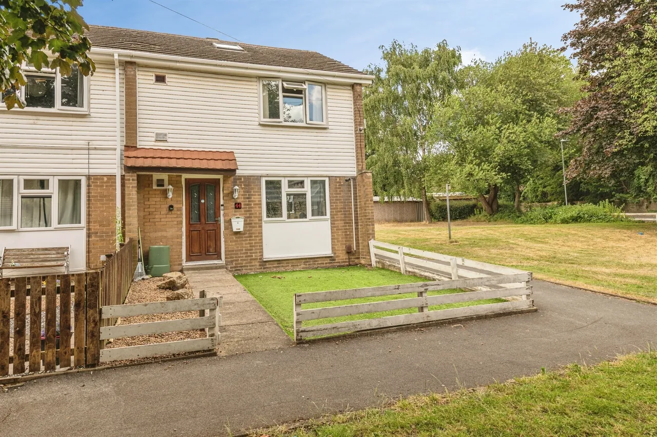 2 bed house for sale — High Street, Paddock, Huddersfield