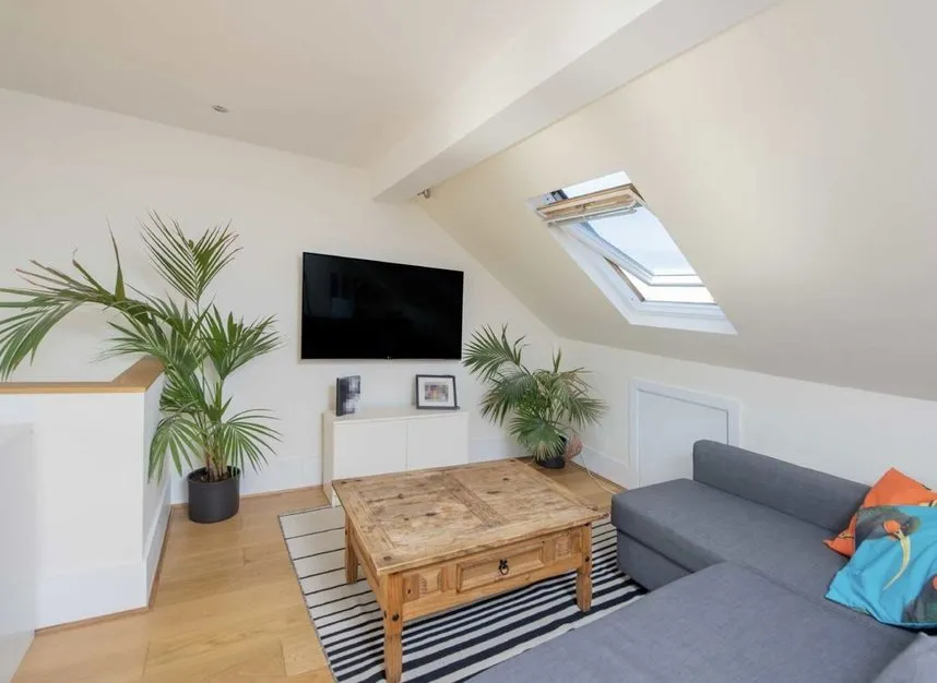 Whitehall Gardens, Acton, W3, photo 2