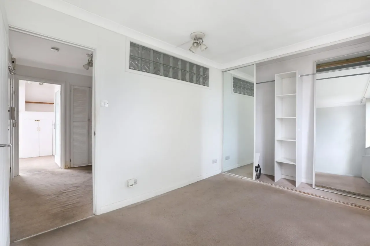 2 bed flat for sale — West Park, London