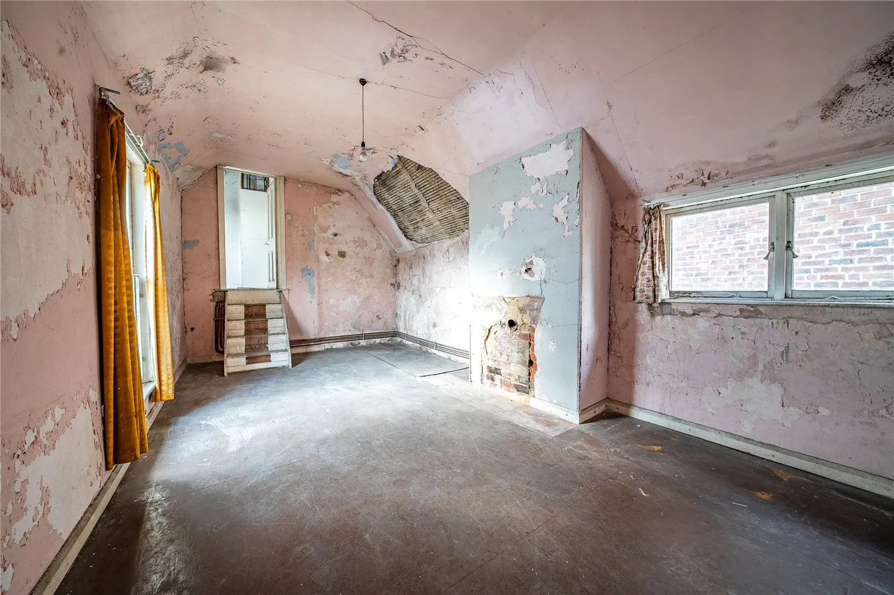 Main Street, Shadwell, LS17, photo 16