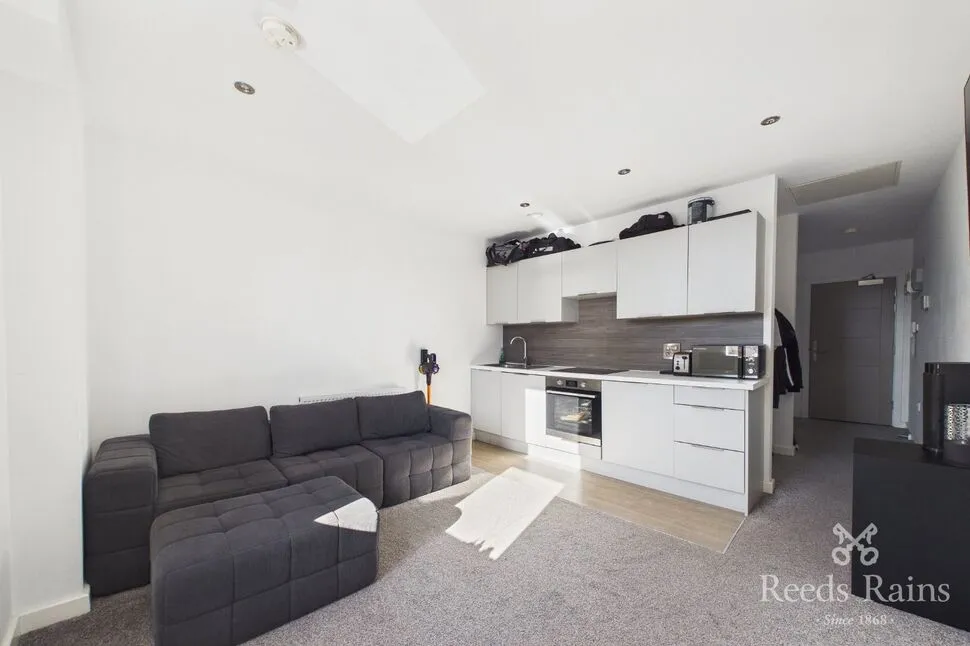 St. Thomas's Road, Chorley, PR7, photo 2