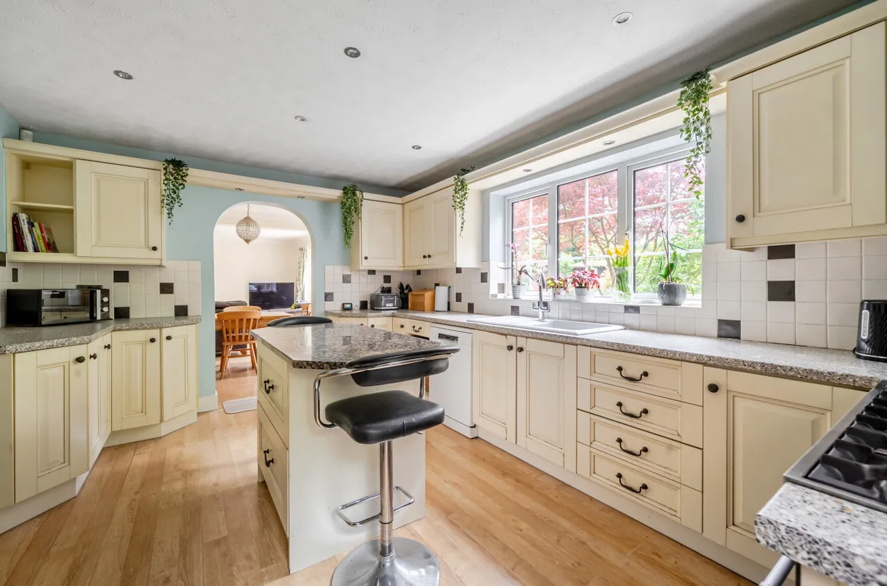 Wellington Road, Sandhurst, Berkshire, GU47 9AN, photo 5