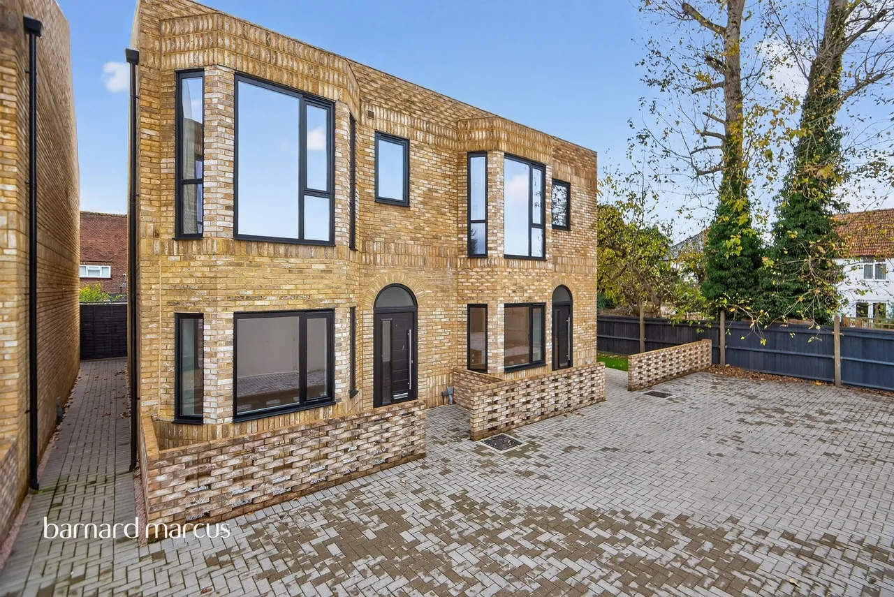 4 bed house for sale — Hidden Villas, Bedfont Lane, Feltham