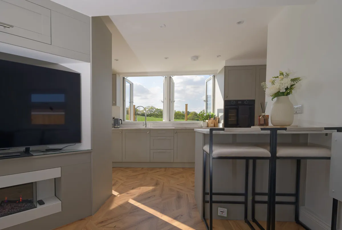 Sunset Drive, Romford, Havering-atte-bower, RM4 1QL, photo 3
