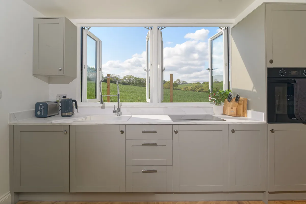 Sunset Drive, Romford, Havering-atte-bower, RM4 1QL, photo 13