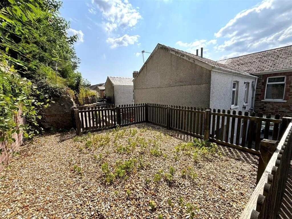 Manor Road, Pontypool, NP4, photo 17