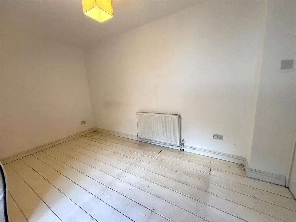 Manor Road, Pontypool, NP4, photo 13