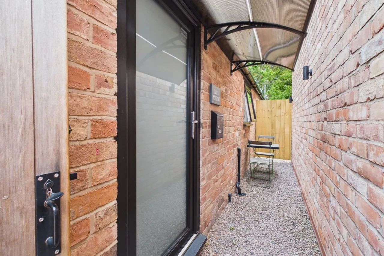 Nabs Retreat, Kenilworth Road, photo 2