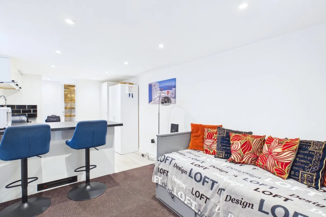 Nabs Retreat, Kenilworth Road, photo 4