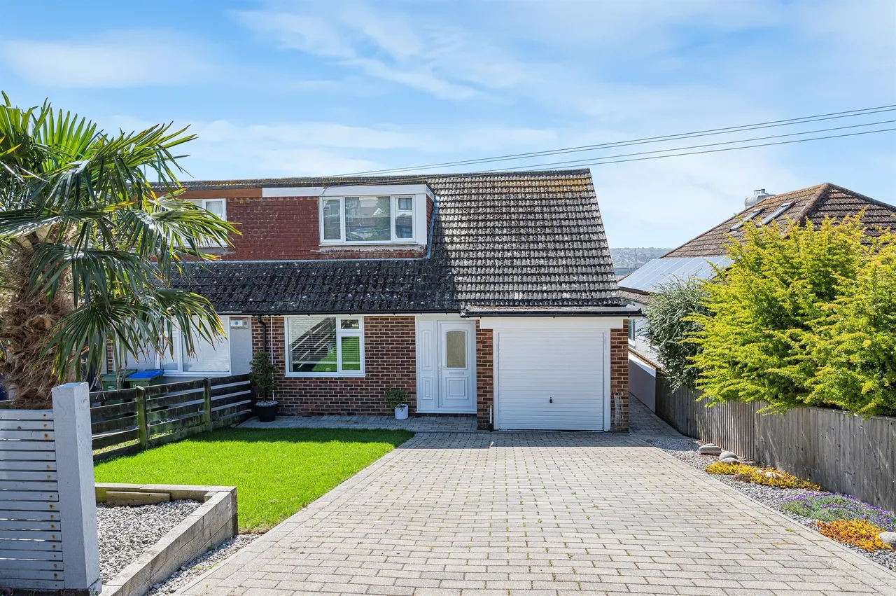 3 bed house for sale — Arundel Road, NEWHAVEN