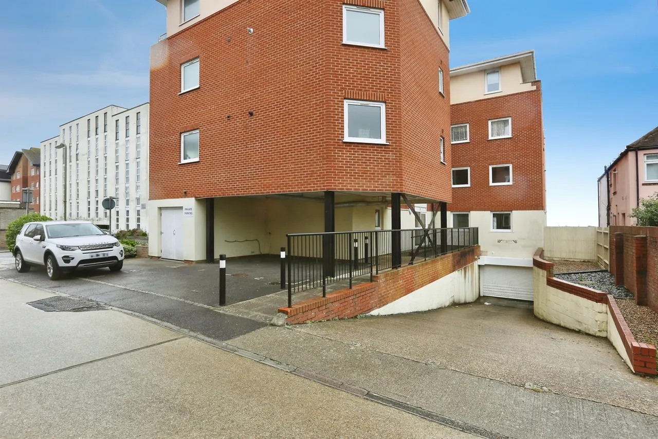 Beach Road, Lee-On-The-Solent, photo 10