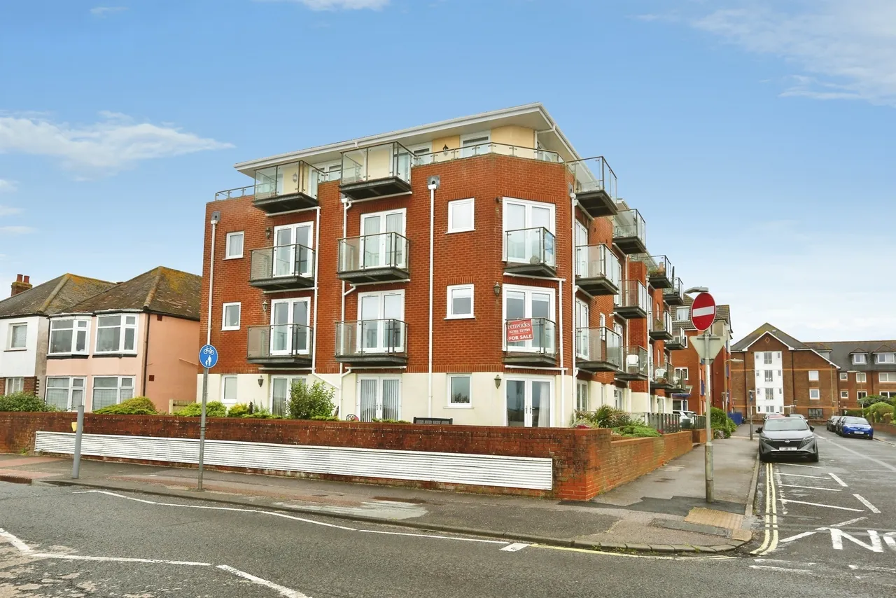 2 bed flat for sale — Beach Road, Lee-On-The-Solent