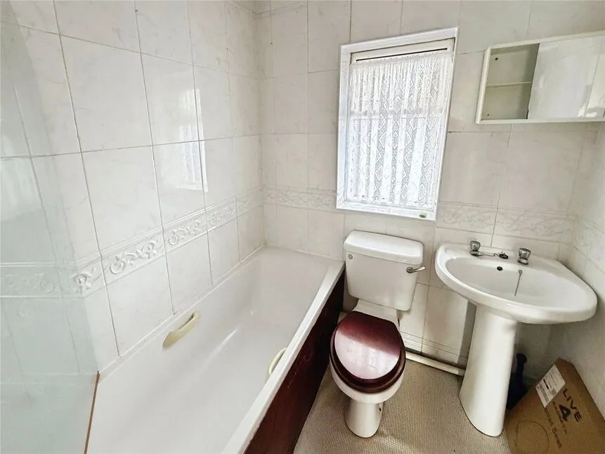 Clovelly Road, Edenthorpe, South Yorkshire, DN3, photo 8