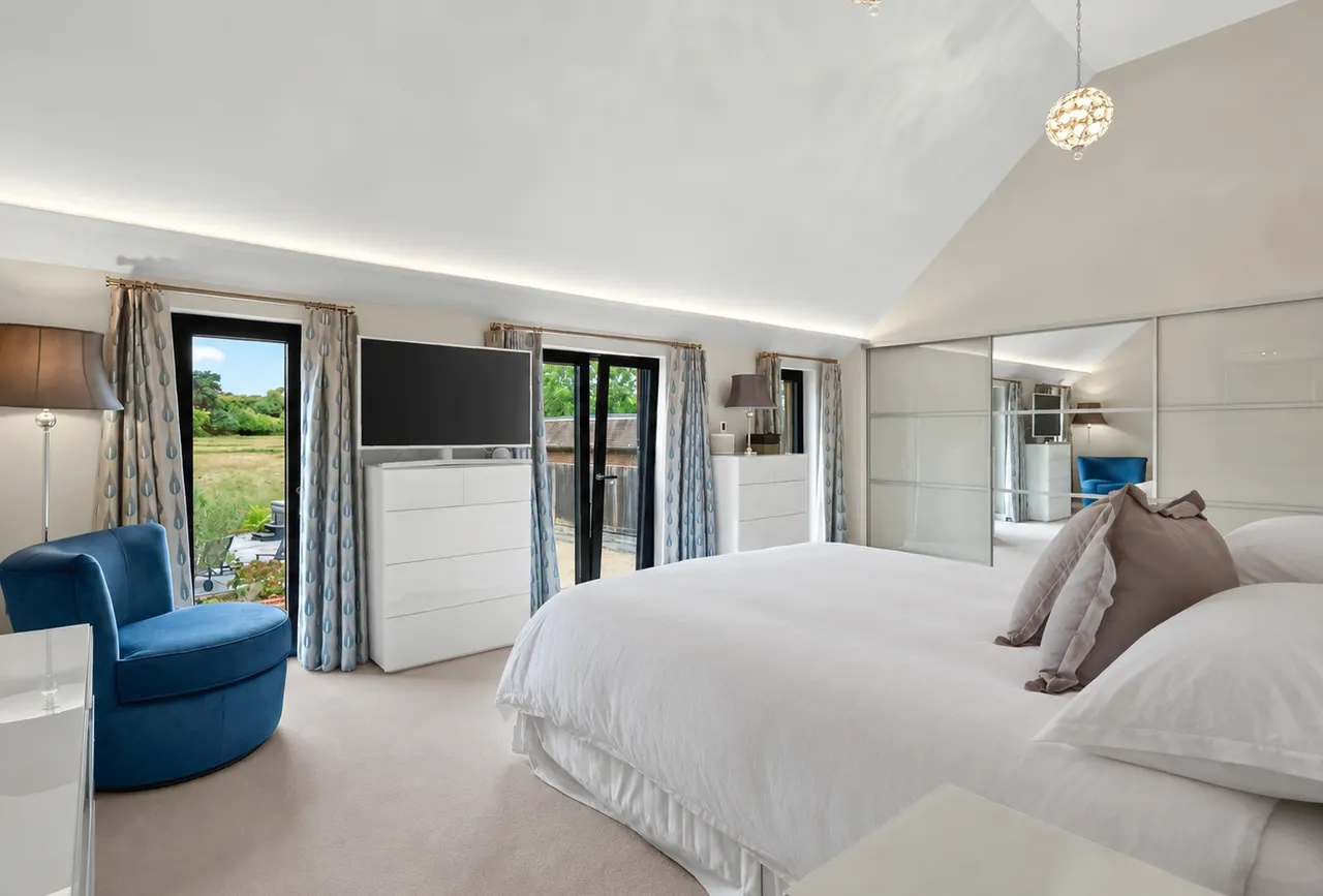 Bath Road, Knowl Hill, RG10, photo 13