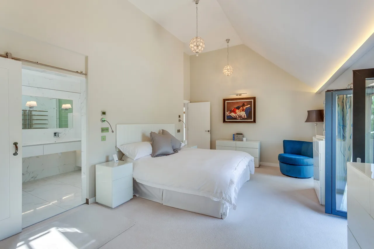 Bath Road, Knowl Hill, RG10, photo 12