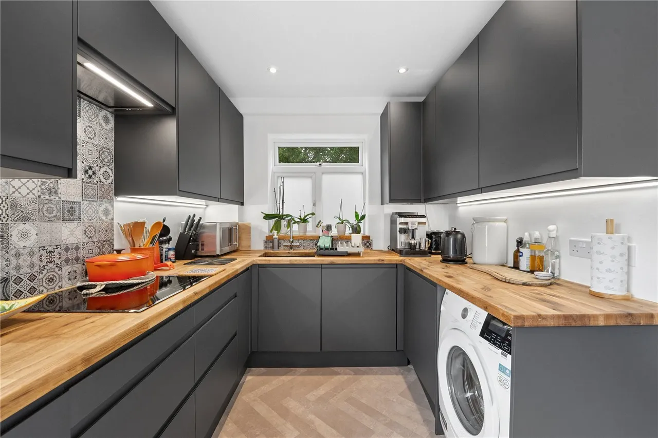 Manor Lane, Sunbury-On-Thames, TW16, photo 4