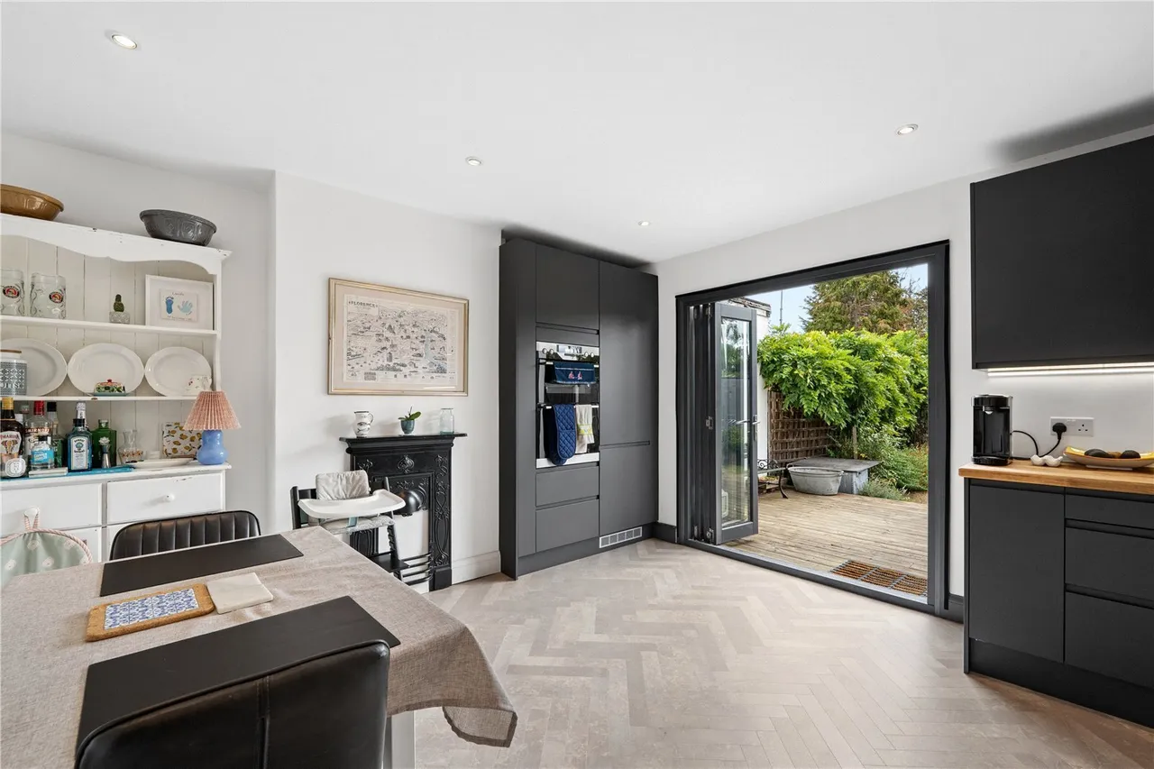 Manor Lane, Sunbury-On-Thames, TW16, photo 3