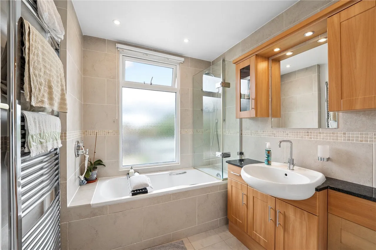 Manor Lane, Sunbury-On-Thames, TW16, photo 12