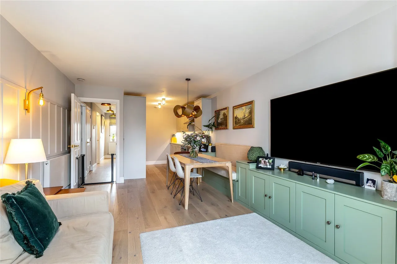 Wimbledon Hill Road, London, SW19, photo 3