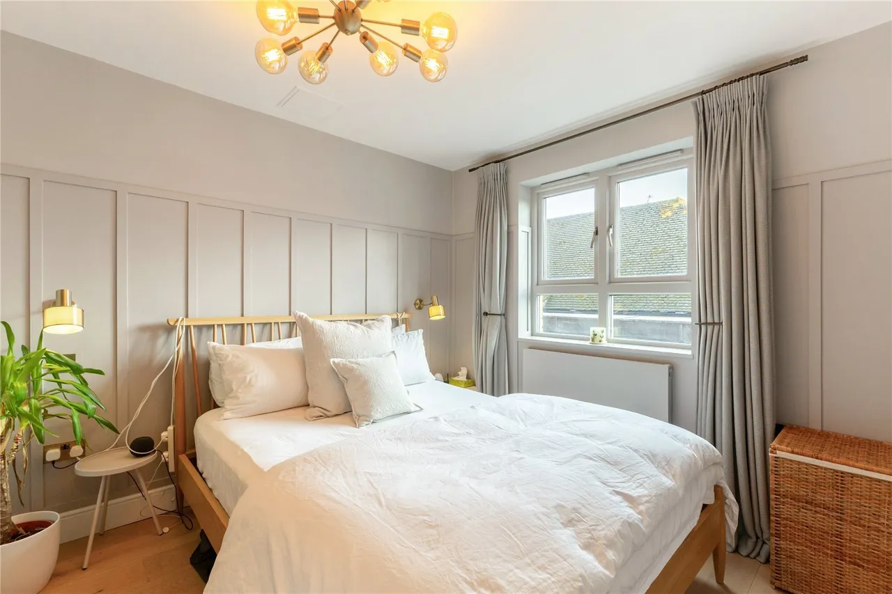 Wimbledon Hill Road, London, SW19, photo 8
