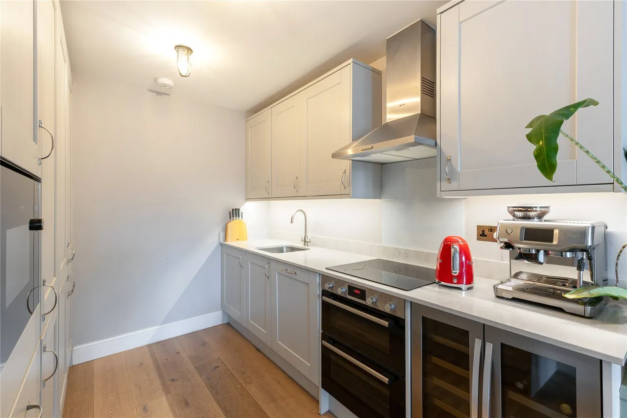Wimbledon Hill Road, London, SW19, photo 5